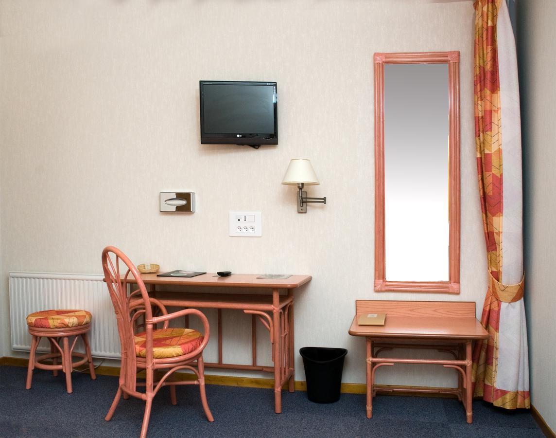 Hotel De Normandie Conches-en-Ouche Екстер'єр фото