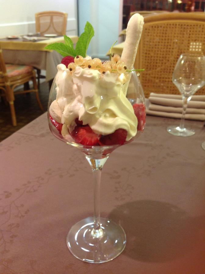 Hotel De Normandie Conches-en-Ouche Екстер'єр фото