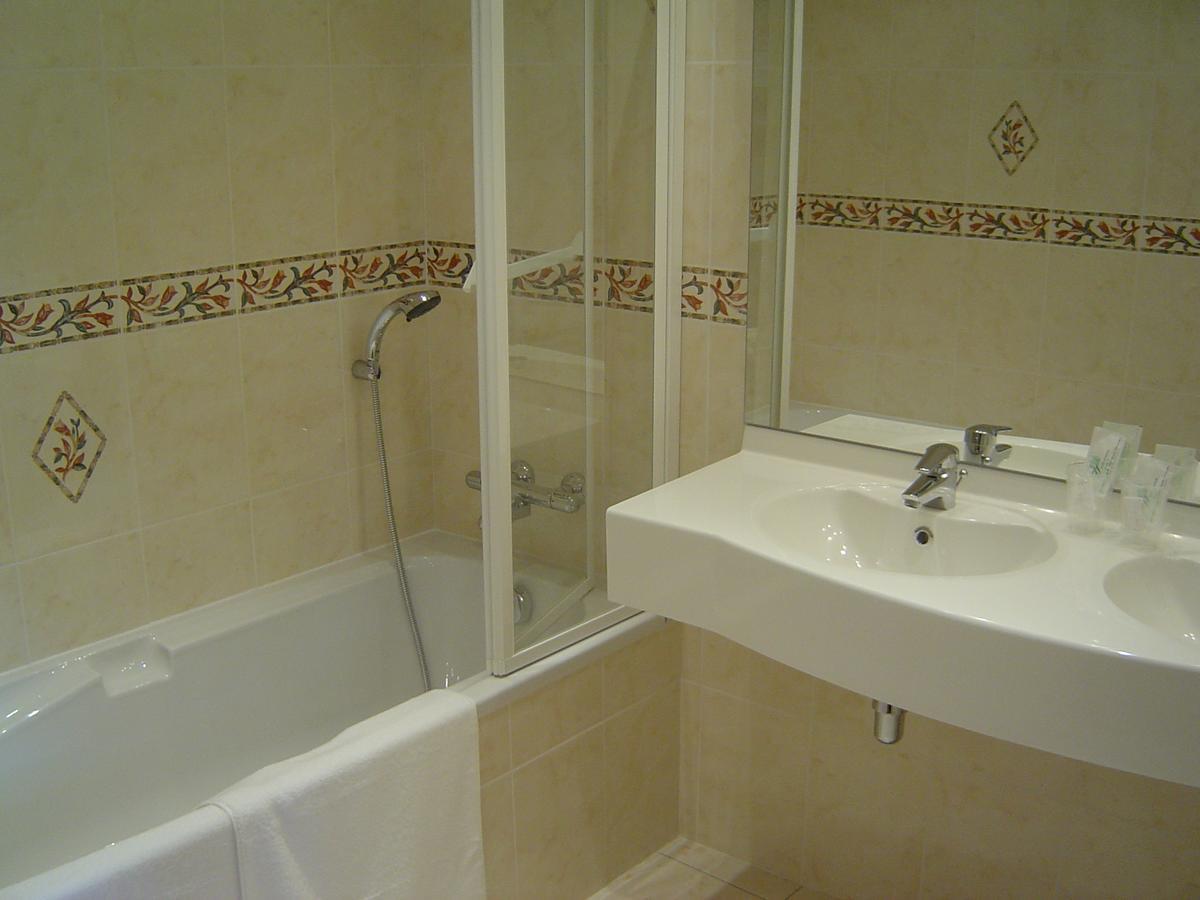Hotel De Normandie Conches-en-Ouche Екстер'єр фото